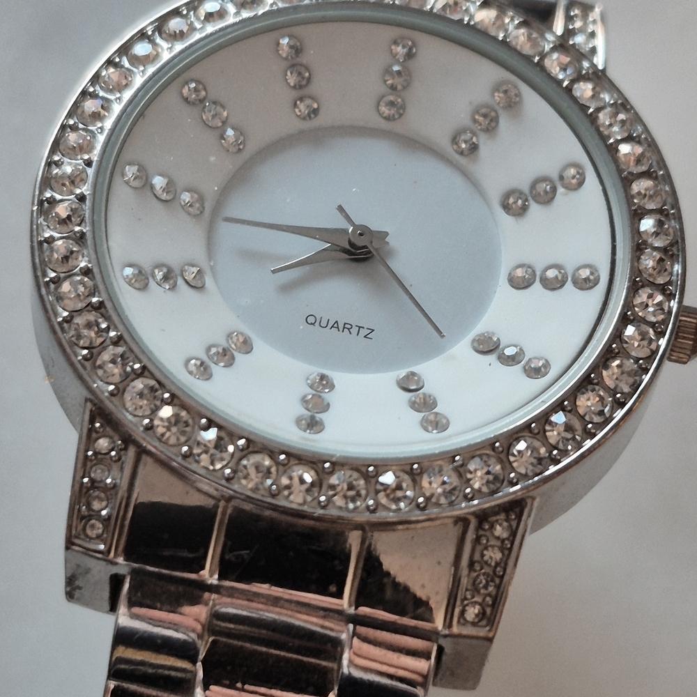 White Silver Women's Quartz Bangle  Watch - Picture 2 of 9